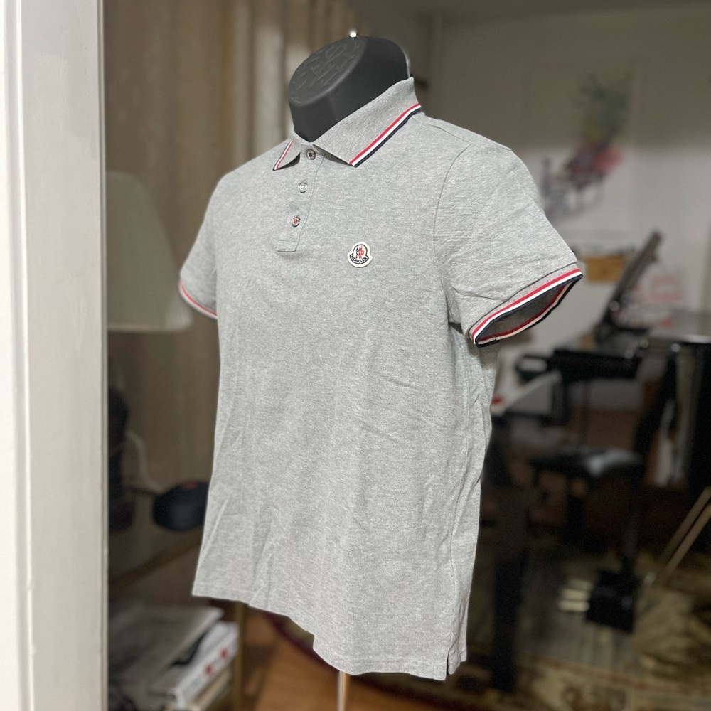 Like New Men’s Size Medium Moncler Logo-appliquéd Polo Shirt 100% Cotton Grey - Picture 9 of 17